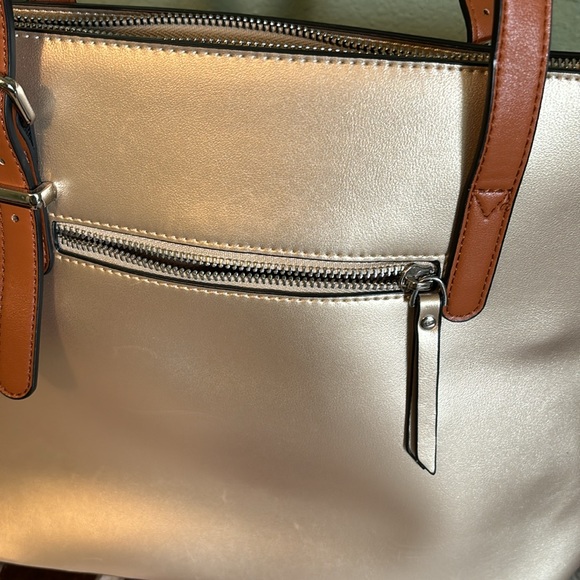 Gold faux leather bag with card holder - Picture 3 of 9